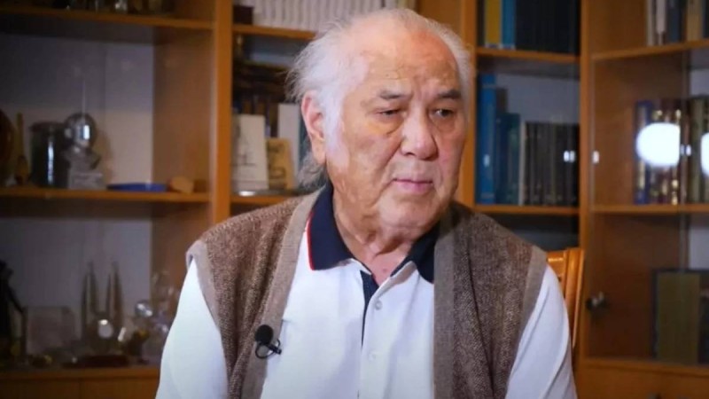 "Кабинетінде отырып, қатты қорландым": Дулат Исабеков Назарбаевтың сотқа бермек болғанын айтты