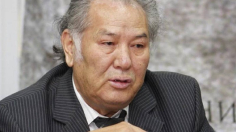 “Халық сізді қолдағалы отыр”. Жазушы президентке тағы сайлауға түсуді ұсынғанын айтты