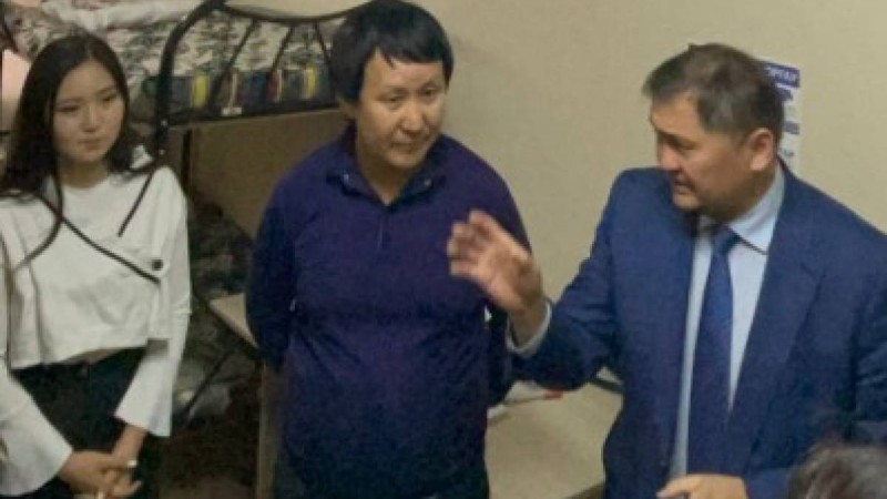 "100 адамға лицензия сұраса, сонша адамды жатақханамен қамтамасыз етуі керек" - Саясат Нұрбек