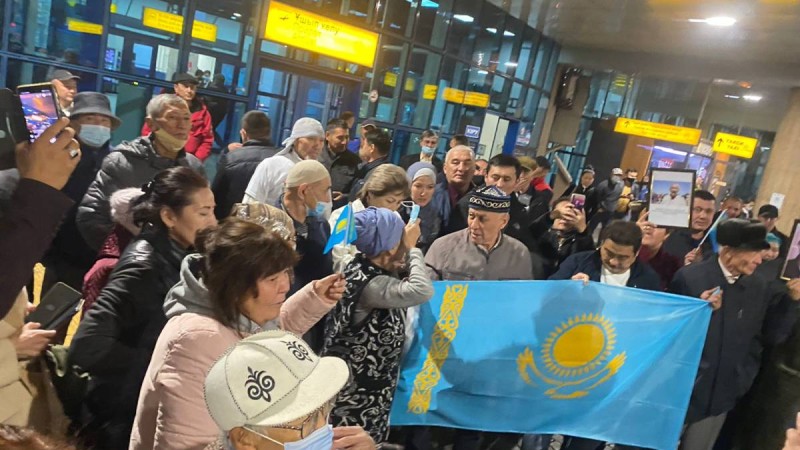 Арон Атабекті Алматыда күткен халық алданып қалды (Видео)