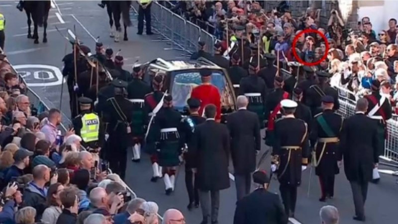 II Елизаветамен қоштасу рәсімінде күтпеген оқиға болды