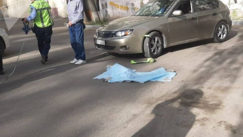 Алматыда 3 жасар баланы көлік қағып кетті