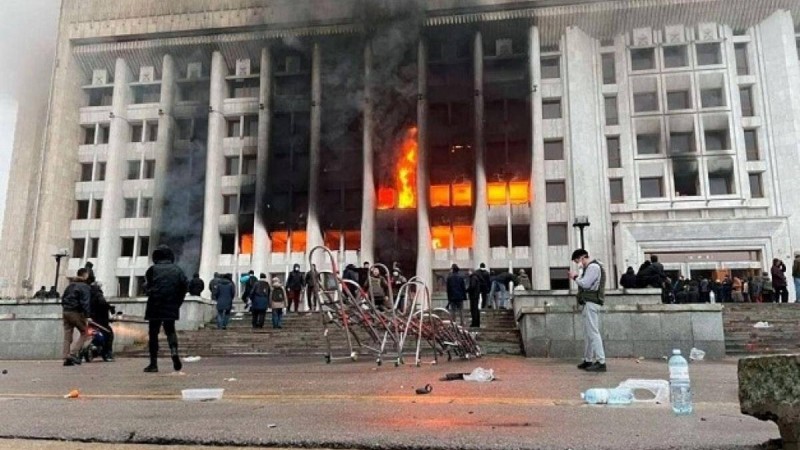 Маған бас сауғалап, резиденциядан кету, тіпті шетел асу туралы ұсыныс бірнеше рет айтылды - Президент қаңтар оқиғасы туралы айтты