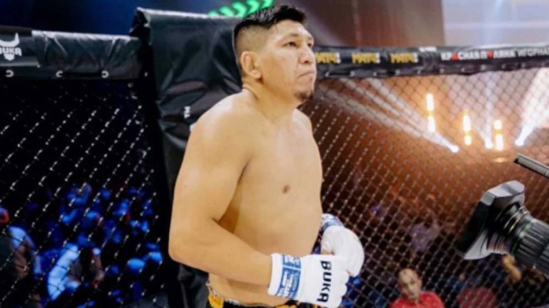 Қуат Хамитов ресейлік қарсыласын тізе бүктірді