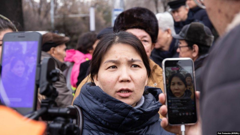 "Жас Алаш" газетінің бас реакторы Инга Иманбай "билік қысымымен" қызметінен кеткенін мәлімдеді