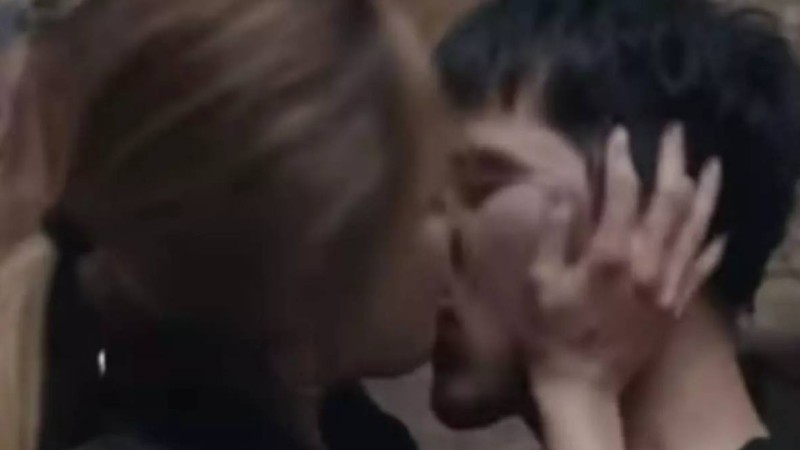 Жас актермен "сүйіскен" Кәмшат Жолдыбаева желіде қызу талқыға қалды (видео)