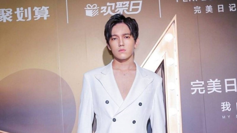 Димаш Құдайберген Қытайға қоныс аударды