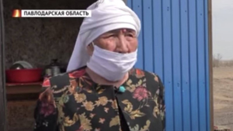 "Өз балаларымдай болып кетті": Павлодар облысының тұрғыны блок-бекет қызметкерлеріне ыстық ас тасып жүр - Қазақстан жаңалықтары