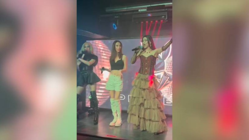 "Транстандардан құрылған топ": Клубта ән салған трансгендерлер көпшіліктің ашуына тиді (ВИДЕО)