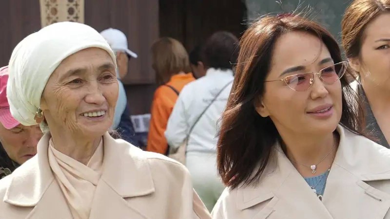 Ләйлә Сұлтанқызы анасына тосын сый жасады (ВИДЕО)
