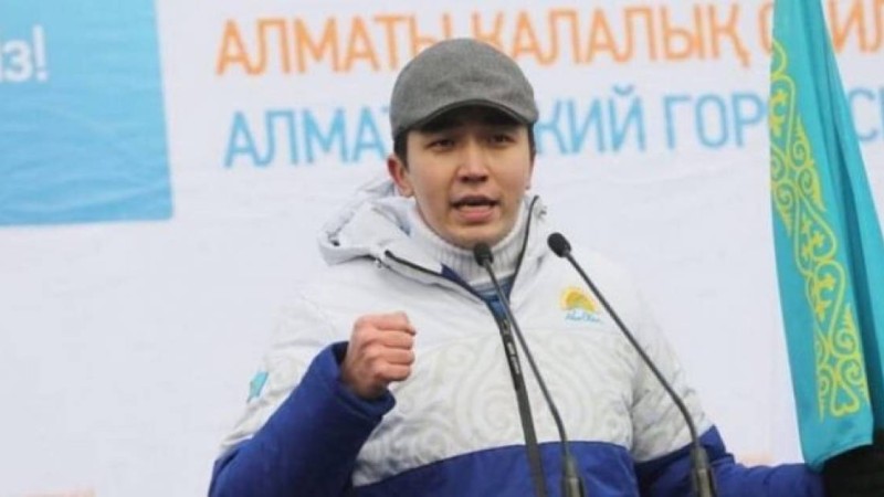 «Байдың баласы емеспін»: Назарбаевқа көзінше ескерткіш қоюды ұсынған ең жас депутат Мәди Ахметов сұхбат берді (ВИДЕО)