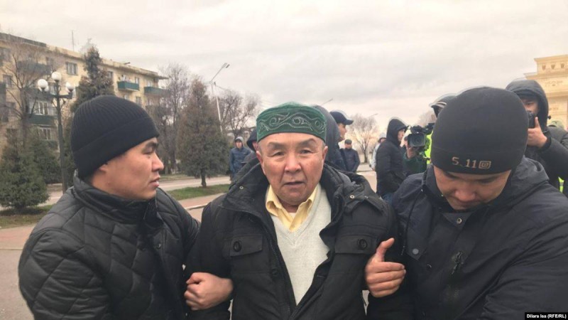 Шымкент мен Ақтөбеде полиция ондаған адамды ұстады