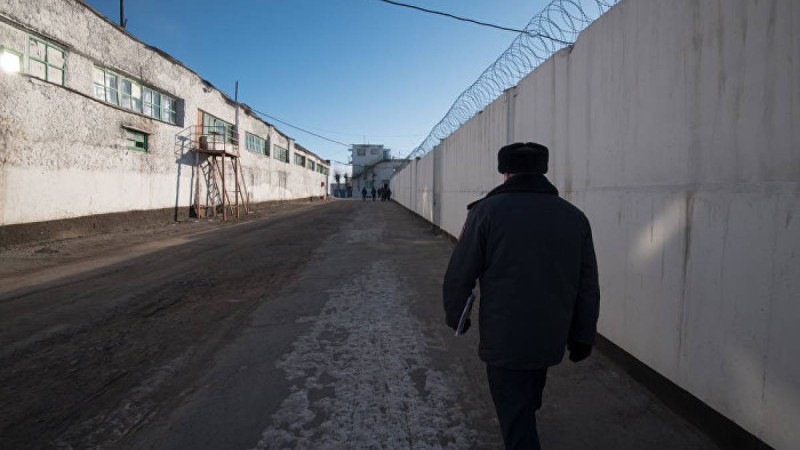 Қостанайда сотталған шенеуніктің камерасында болған жағдай видеоға түсіп қалды