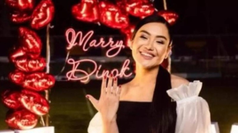 "Келісімімді бердім": Төреғалидің қарындасына сүйіктісі үйленуге ұсыныс жасады (видео)