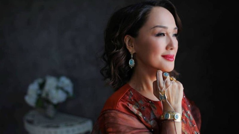 Ләйлә Сұлтанқызы: Бала күнімде тесік аяқ киім ішінен пакет киіп мектепке баратынмын