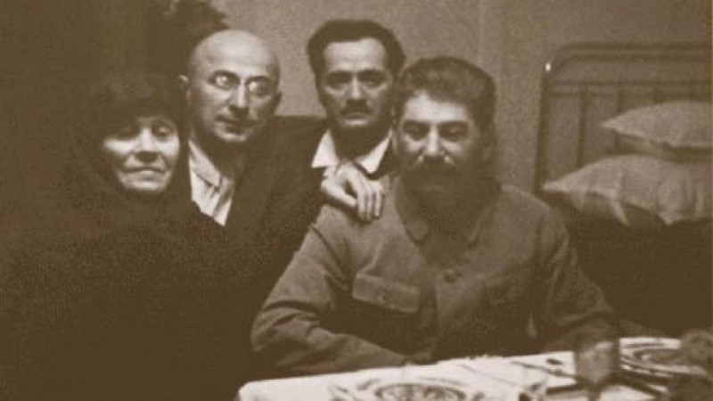 Сталин анасына неге сирек барған?