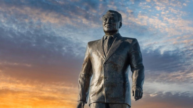 Бәйтеректің басындағы атамыздың быттиған қолын да алып тастайық – Нұрлан Әубәкір