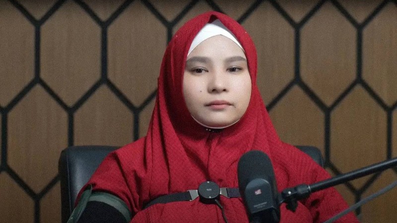 «Кішкентай қыздарға сексуалды әуестігі бар ма?»: күйеуін педофил деп айыптаған блогер детектордан өтті (ВИДЕО)