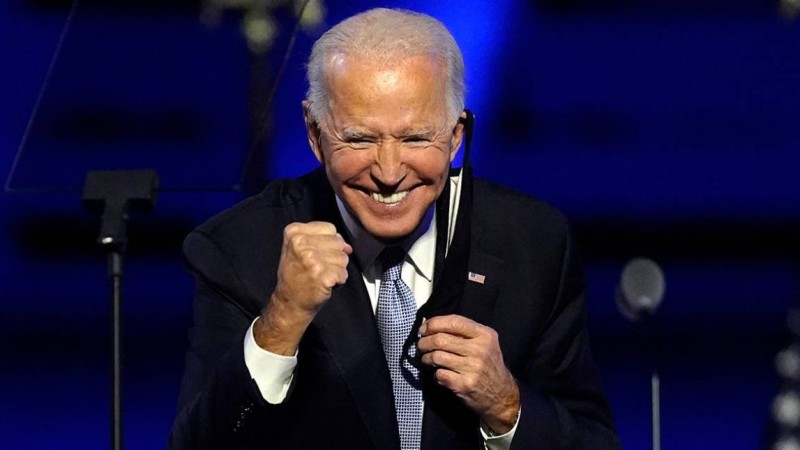 Байден әрбір америкалыққа 1,4 мың доллардан таратып бермек