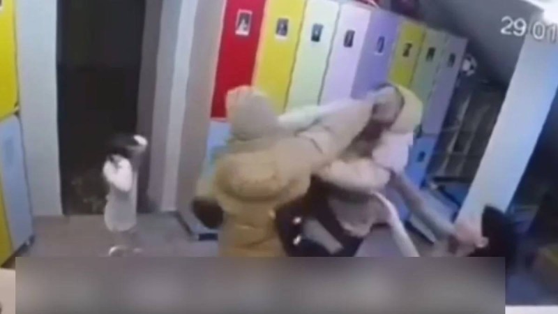 Астанадағы балабақшада екі ата-ана төбелес шығарды