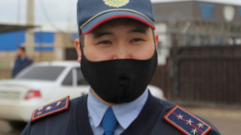 Полиция қызметкері бөтен отбасының жалдау ақысын төлеп, батыр атанды - Қазақстан жаңалықтары