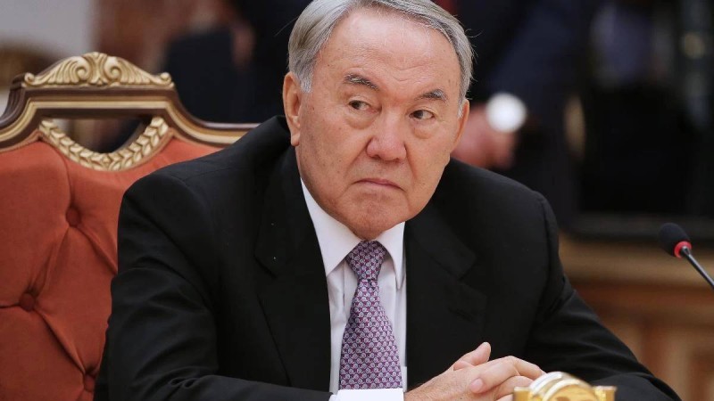 “Бәрі қарсы болған”: Қырғызстан президенті Назарбаевтың елордаға қатысты жалғыз өзі шешім қабылдағанын сөз етті