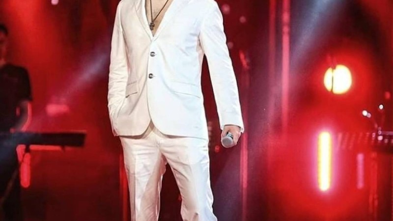 Димаш «Азиядағы ең сымбатты ер адам» атағын жеңіп алды (Фото)