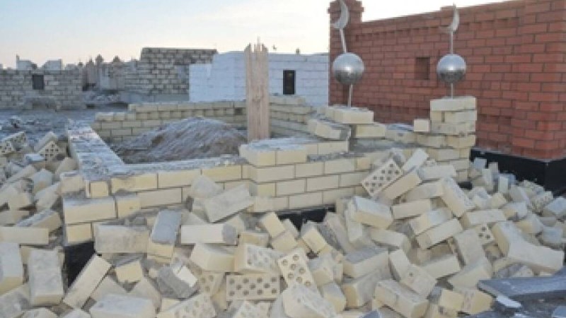 Әруақты қорлаған: Атырауда 12 қабірді қиратып тастаған