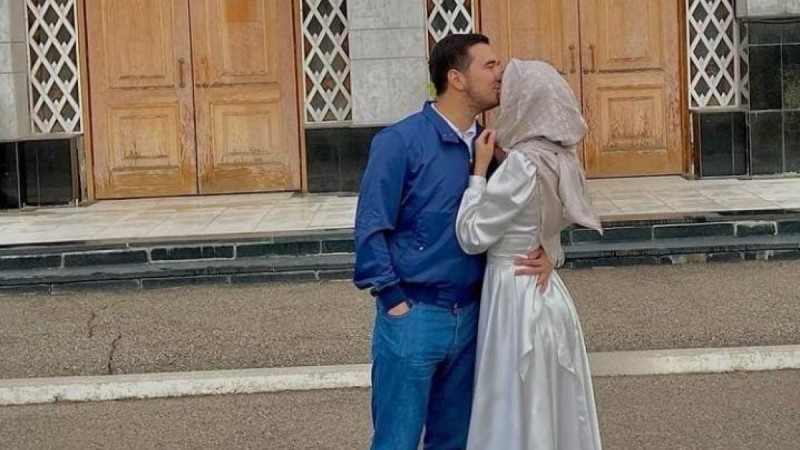 «КешYOU» тобының бұрынғы әншісі тұрмысқа шығып, сүйіктісін көрсетті (Фото)