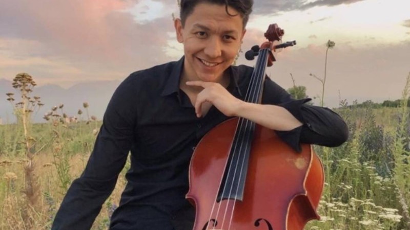 “Қыздарға бөлмеге кеттік деген” - Бағжан Октябрь ренішін білдірді