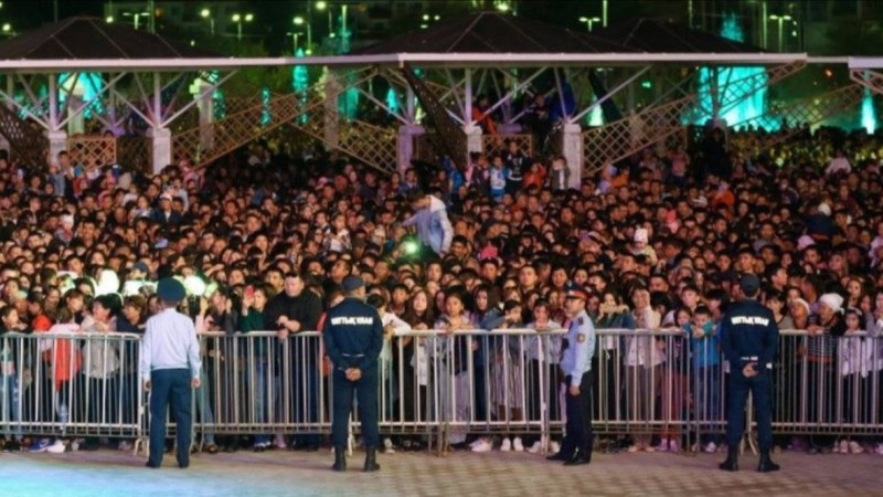 Конституция күніне орай ұйымдастырылған концертте жүзден астам бала жоғалып кеткен