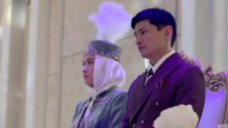 Актер Аян Өтепберген шаңырақ көтерді (фото)