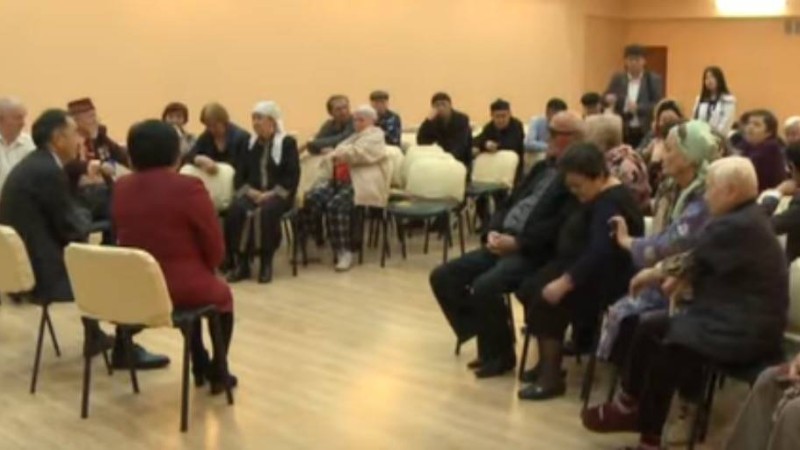 "Қарттарға тамақты еденге қойып береді": Алматыда шағым түскен мекемені тексерді - Қазақстан жаңалықтары