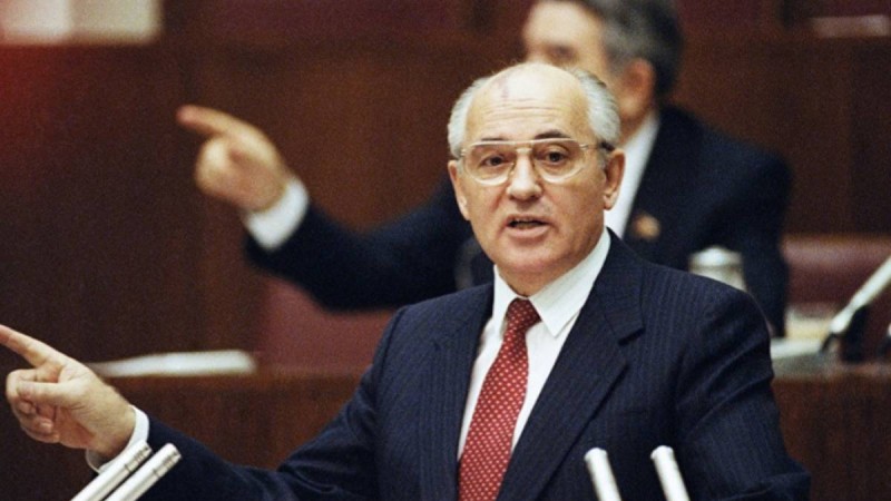 Михаил Горбачев туралы естеліктер