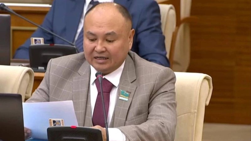 "Жағдайды қайталатуға үкіметтің еш хақысы жоқ": Саиров министрлерге жиналыстарын қысқартып, аязды күндері жылу орталықтарының бас-қасында жүруін талап етті