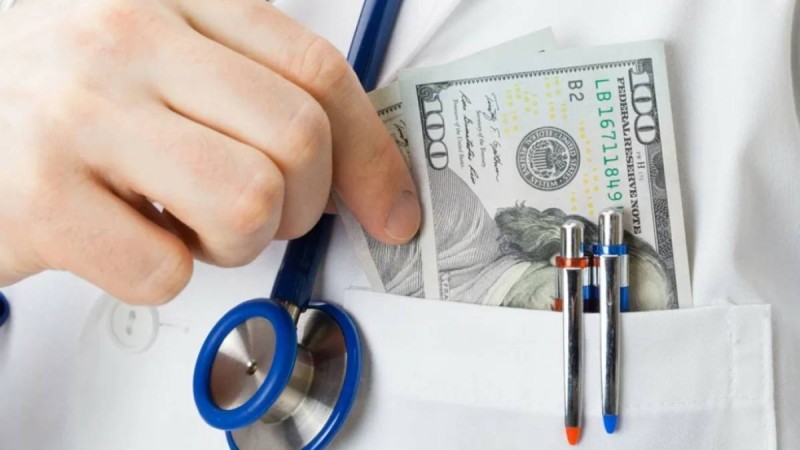 АРМАН ӘУБӘКІР: Медицина саласы жемқорлық пен қағазбастылықтан қашан арылады?