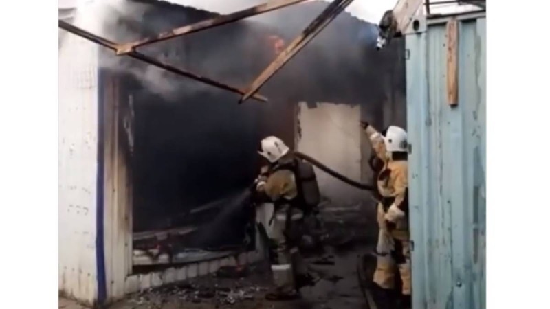 1,5 мың шаршы метр: Ақтауда базар өртенді – видео