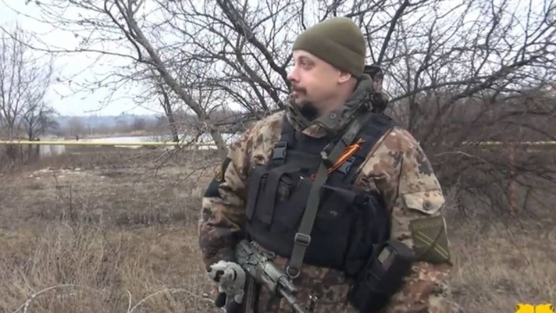 Украин солдатының бас сүйегімен видеоға түскен Ресей жалдамалысы жөнінде Украина үндеу жасады