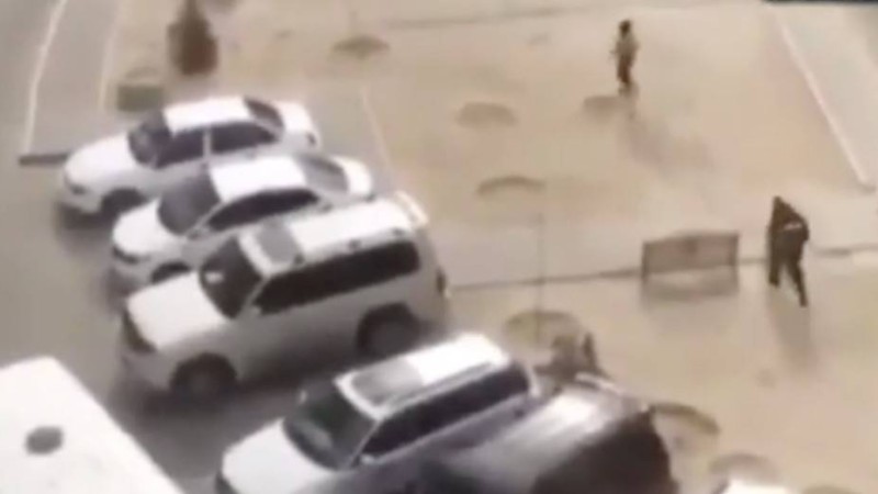 Ақтауда баланы екеулеп қуған полицейлер түсірілген видео жұртты ашуландырды - Қазақстан жаңалықтары