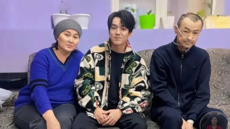 Димаш Құдайберген қатерлі ісікке шалдыққан жанкүйерінің соңғы арманын орындады