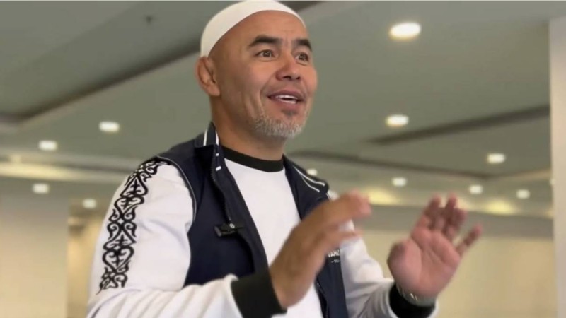 «Абайды қызылдар қамаған»: Тарихты бұрмалаған танымал діншіл ұстаз күлкіге қалды (ВИДЕО)