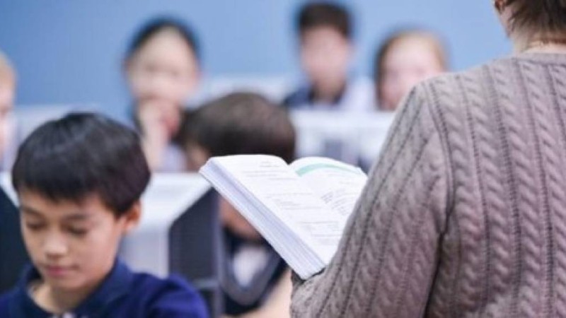 Алты ай өлікті үйінде сақтаған мұғалім оқушыларға сабақ беріп жүр (Видео)