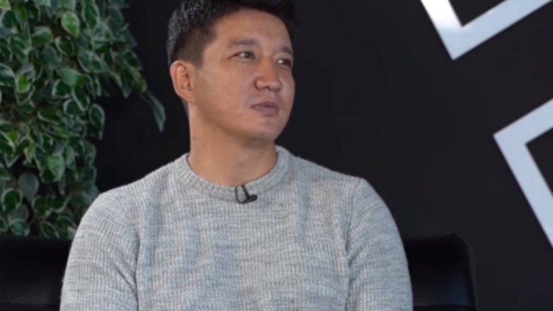 «Екі әйелді ұстау қиын екен»: Айқын Төлепберген екі әйелінің басын қоса алмағанын айтты - Қазақстан жаңалықтары