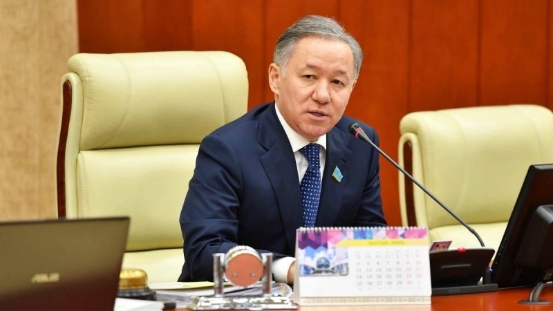 "Таңнан кешке дейін ұйықтайды": Нығматуллин қазақстандық шенеуніктерді сынап тастады - Қазақстан жаңалықтары