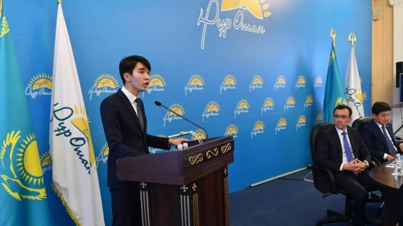 Елбасыға ескерткіш қоюды ұсынған жігіт 25 жасында депутат болды