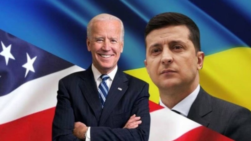 "Джо Байден Зеленскийді бір қоңыраумен-ақ қорқыта алады"