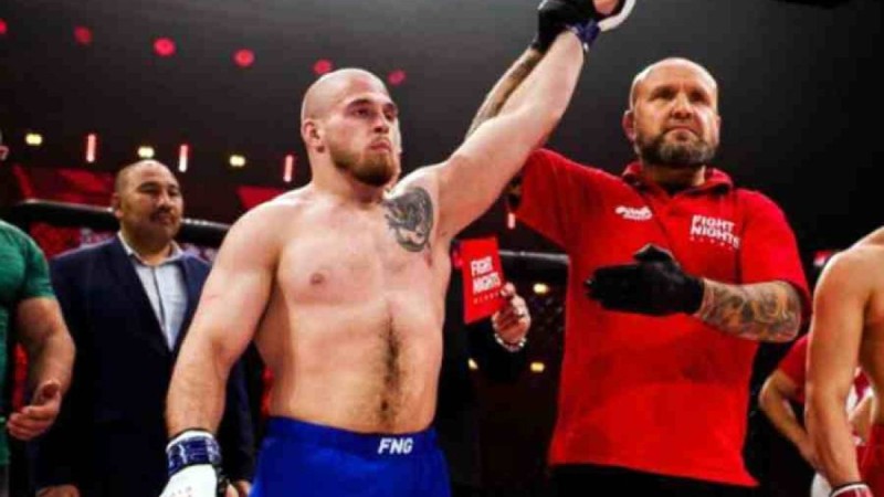 Қазақстандық спортшы әйгілі шешен балуанын жеңіп кетті (видео)