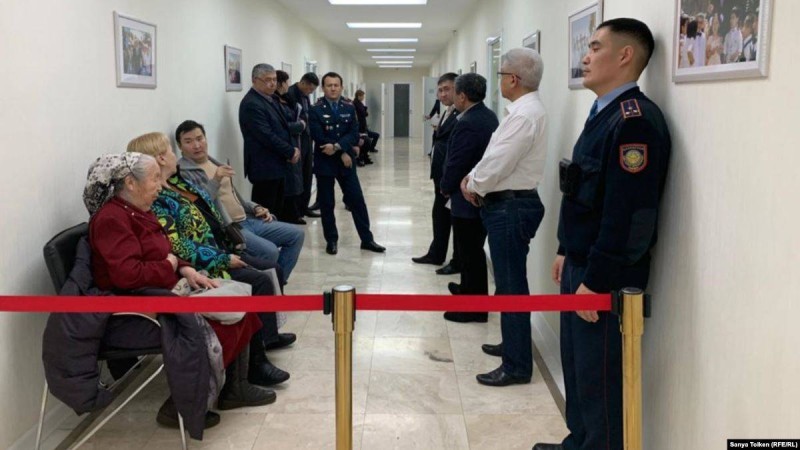 Сот шешіміне наразылар Тұрғымбаевтың "Нұр Отандағы" қабылдауына кіре алмады