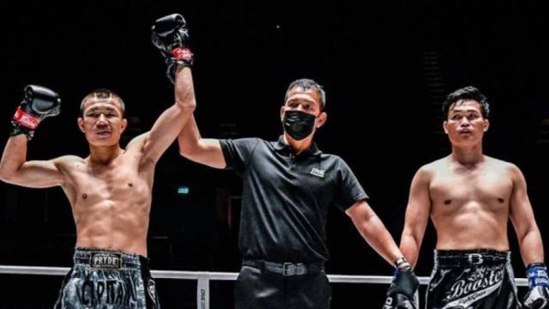 6 секундтағы нокаут. Үш дүркін әлем чемпионы қарсыласын бір соққымен талдырды (ВИДЕО)