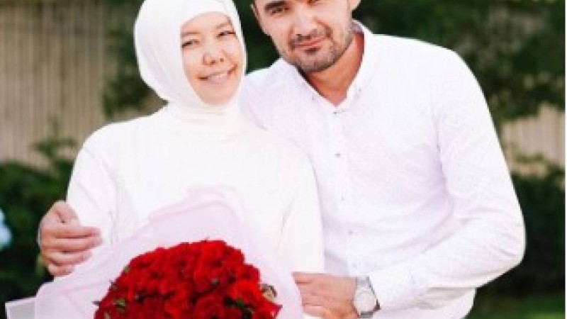 Танымал блогер, мотиватор өзінен кіші жігітке тұрмысқа шықты